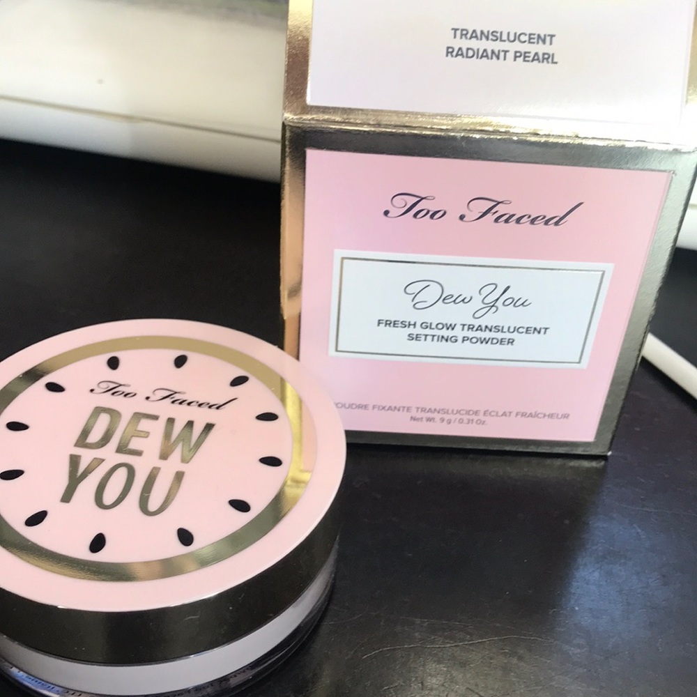 Too faced  Dew You Fresh Glow Translucent Setting powder In Translucent Pearl